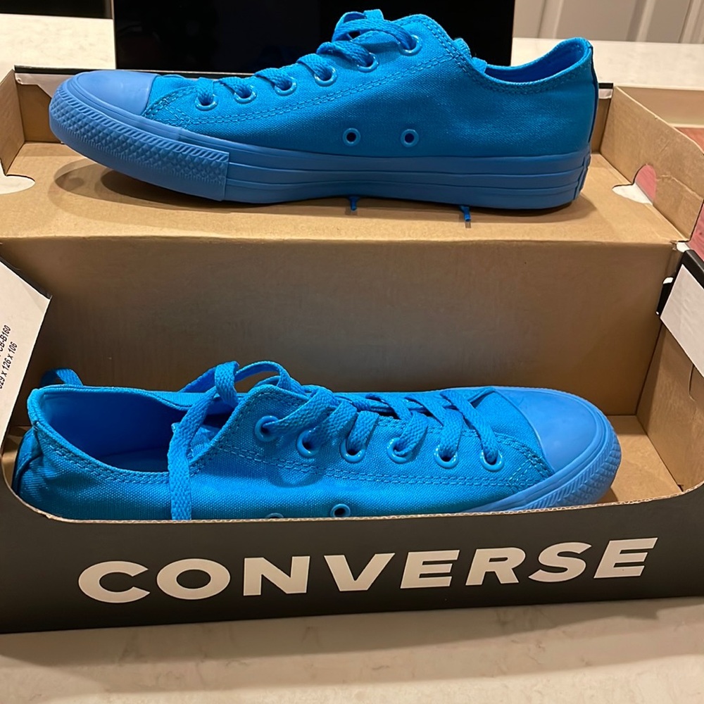 Spray paint blue/turquoise Converse! Never worn in original box.